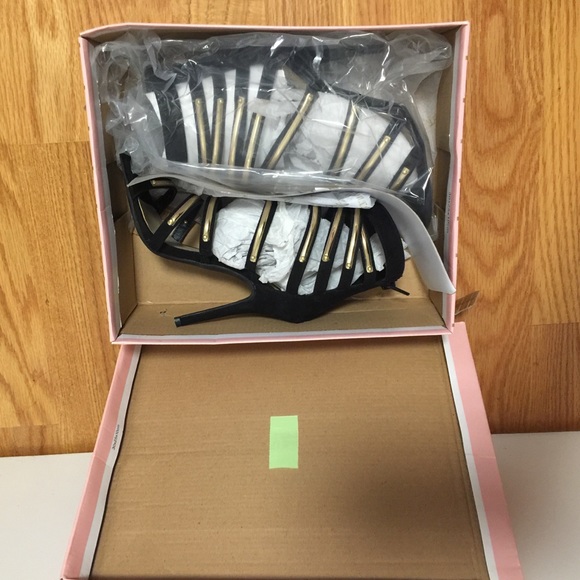 Wild Diva strappy heels - Picture 5 of 5